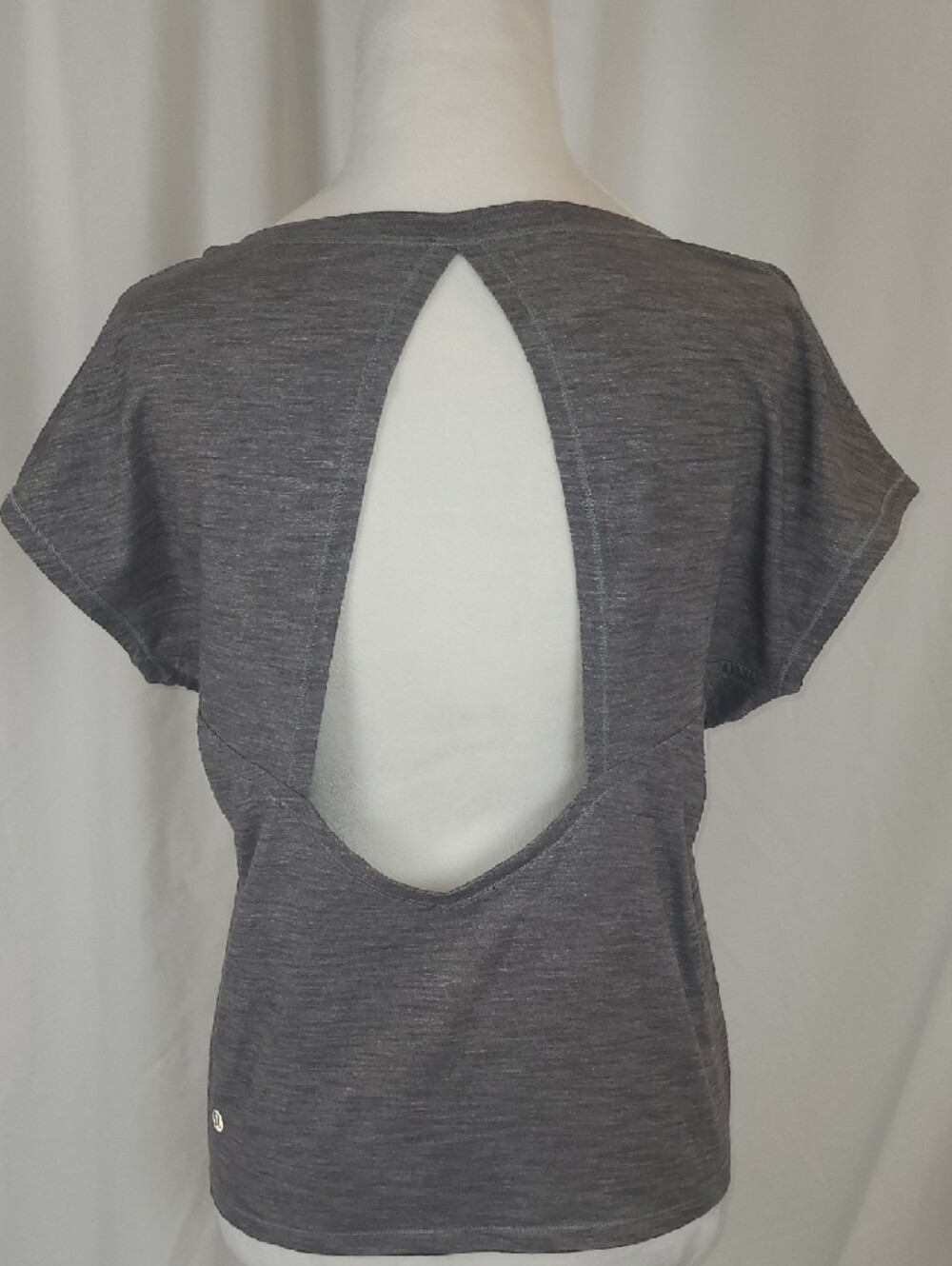 Lululemon Heather Gray Open Cutout Back Tank Top Size 4 EUC